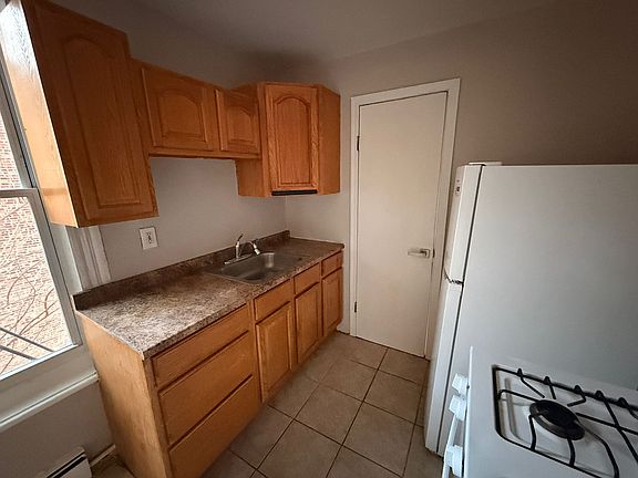 3rd image of 61 Laidlaw Ave #37E