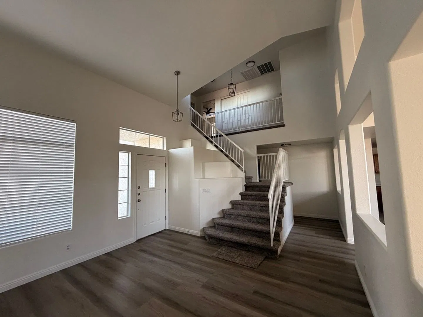 Spacious 4-Bedroom Corner-Lot Home with Vaulted Ceilings & Fireplace — Photo 4