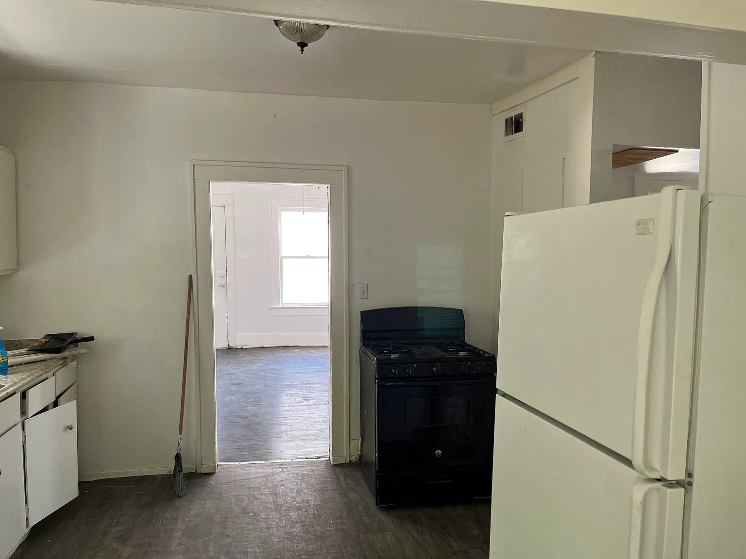 3 bed, 1300 sqft, $1,995 — Photo 3