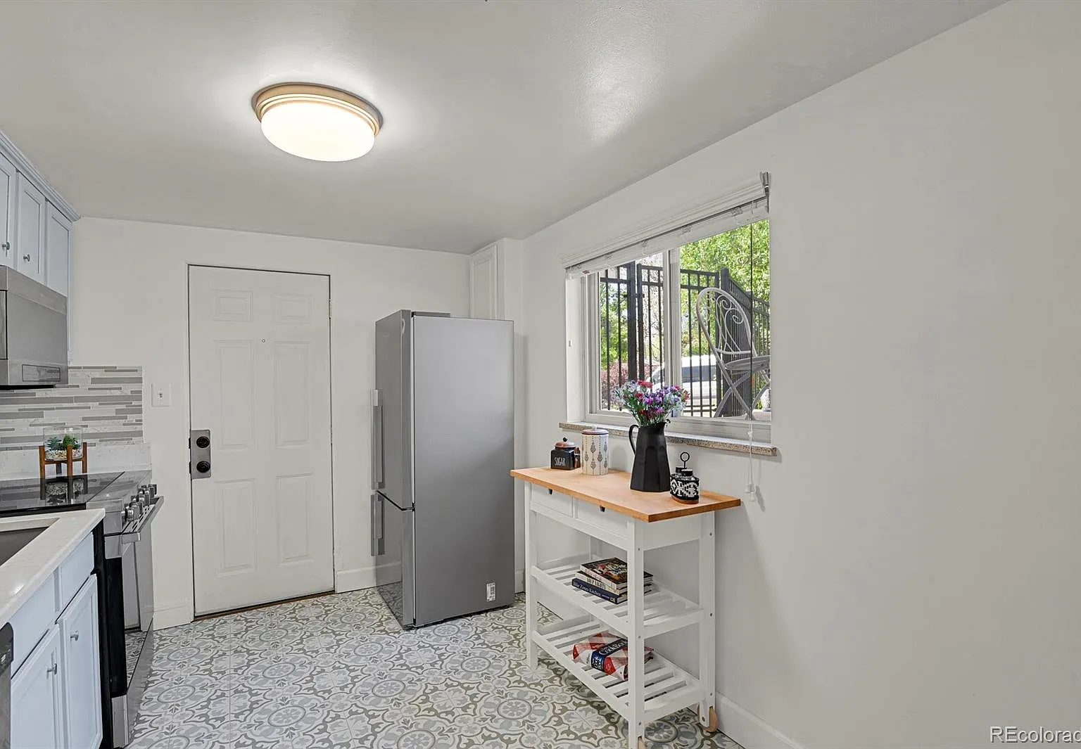 2 bed, 581 sqft, $2,500 — Photo 4