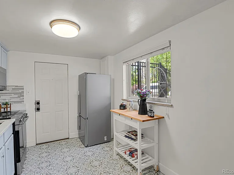 3290 W Fairview Pl — Photo 4
