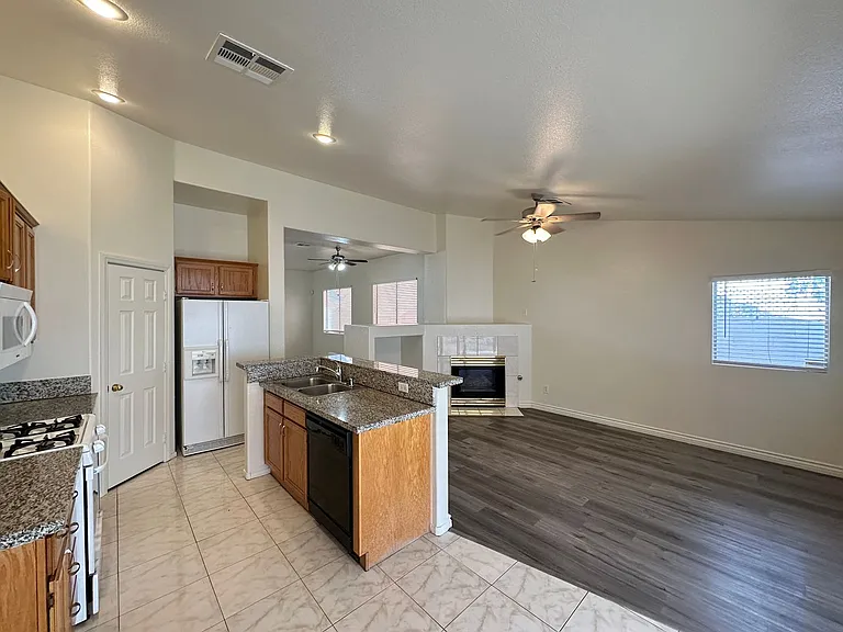 9450 Hanta Ave — Photo 8