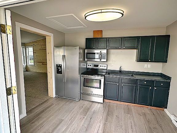 2nd image of 425 W Howard St
