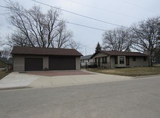 559 Gifford St, Genoa City, WI 53128