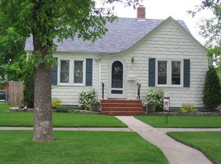 1615 N 3rd St, Grand Forks, ND 58203