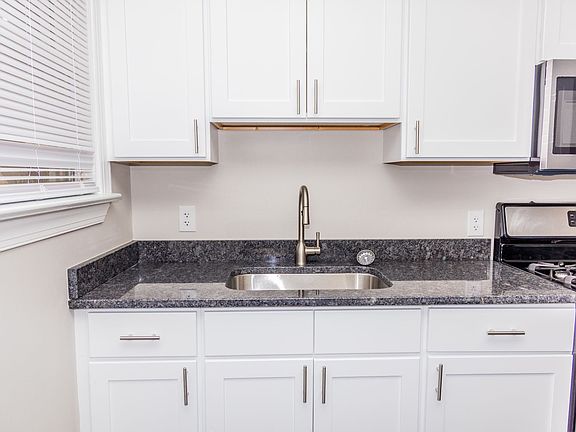4th image of 1903 Grayland Ave APT B