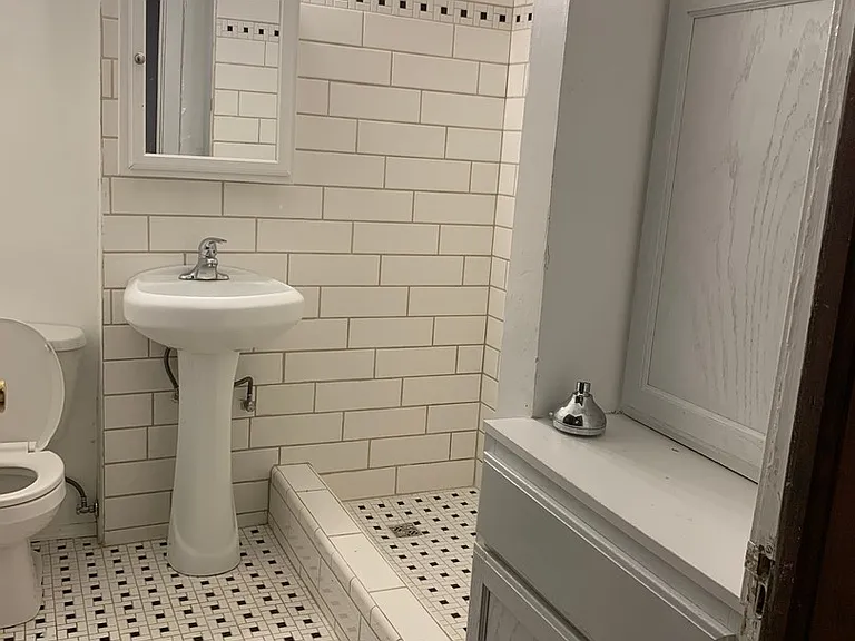 1838 N Oakland Ave — Photo 16