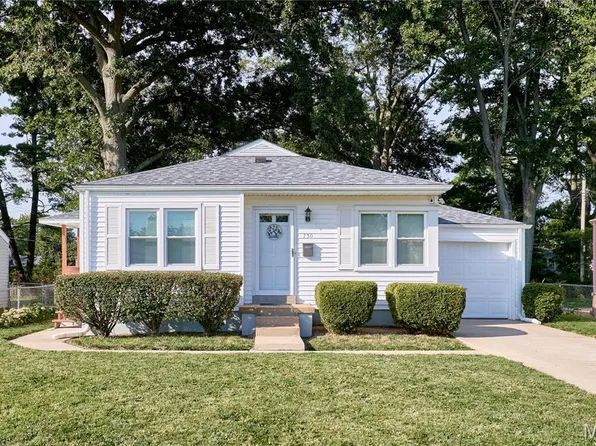 730 Loekes Dr, Florissant, MO 63031