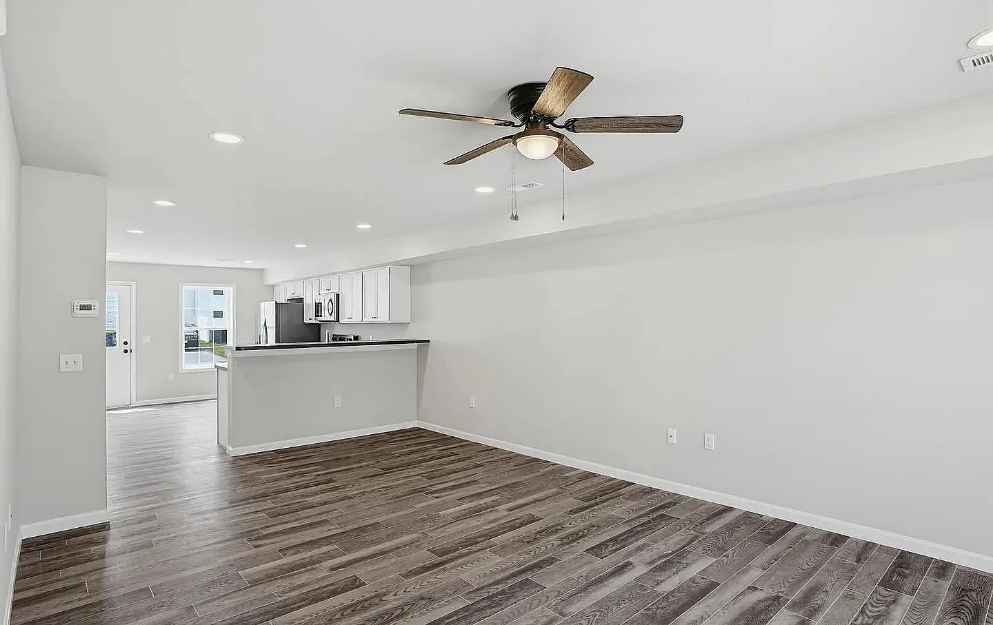 3 bed, 2.5 bath, 1429 sqft, $2,250 — Photo 3
