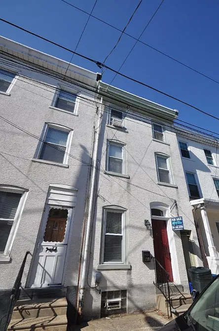Building Photo - 190 Baldwin St