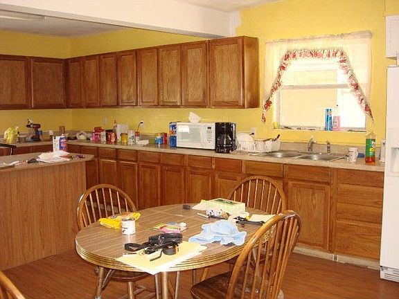 3rd image of 1000 E 8th St