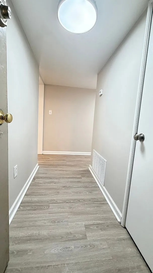2749 Sullins St — Photo 3