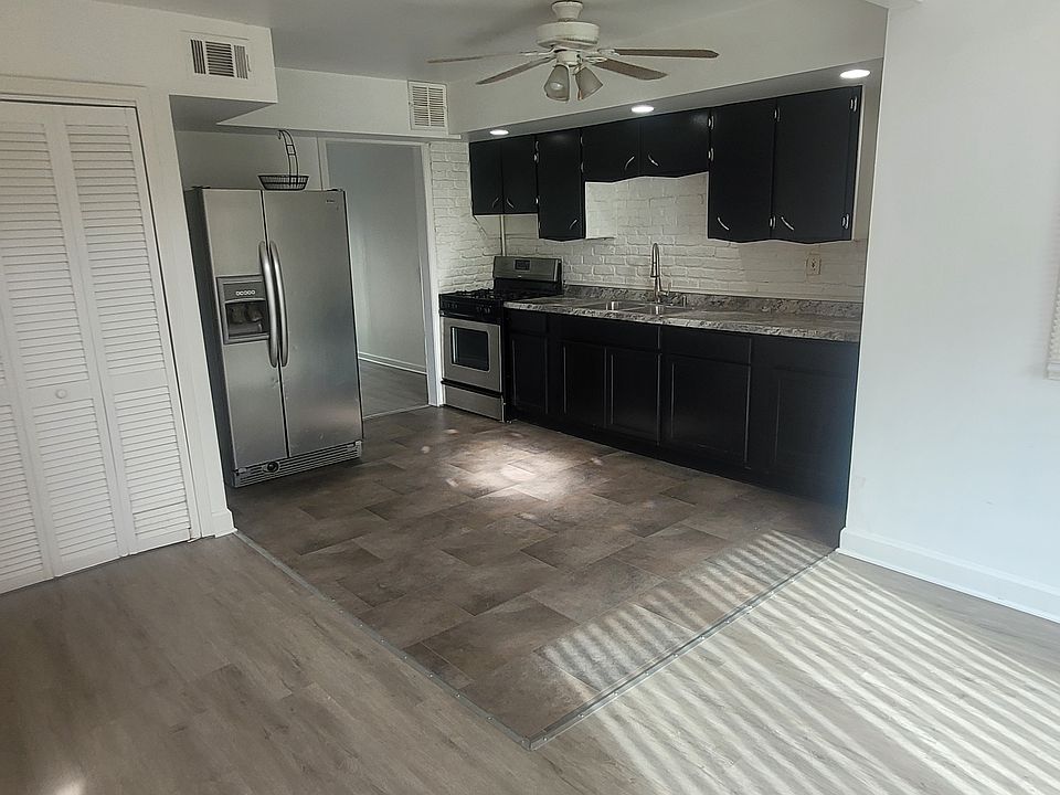1st image of 33416 Bentley Ct #A
