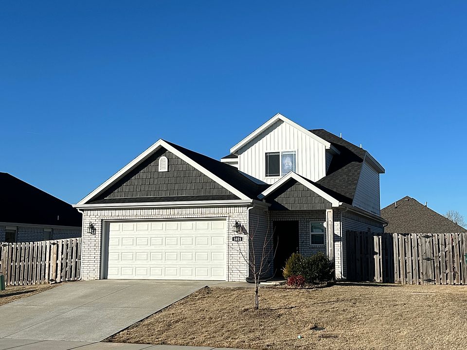 1st image of 1021 Lakeview Dr
