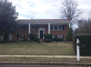 5509 Helmsdale Ln, Alexandria, VA 22315
