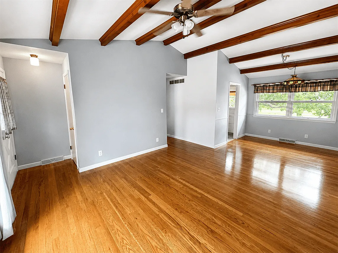 3 bed, 1.5 bath, 1300 sqft, $3,195 — Photo 4