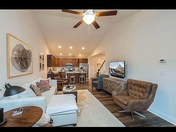 4th image of 733 Newtown Springs Dr