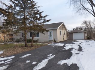1503 Sunset Dr, Holiday Hills, IL 60051