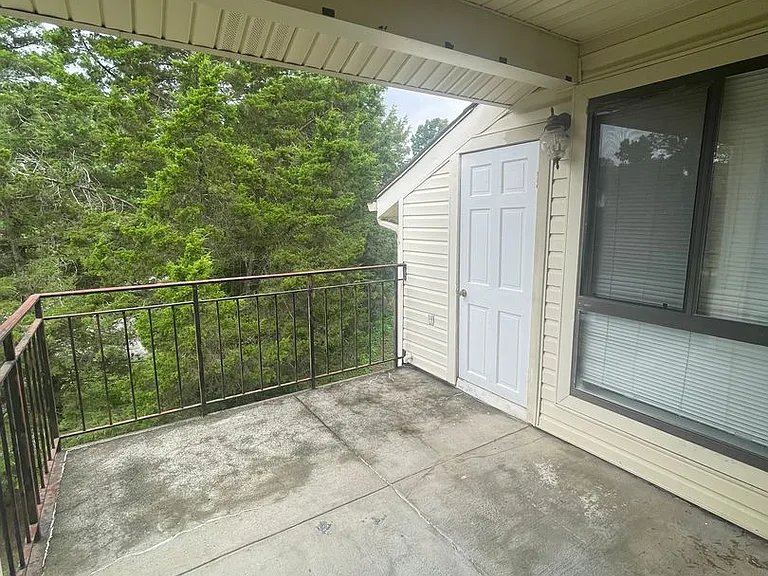 4816 Spring Lake Dr #F — Photo 9