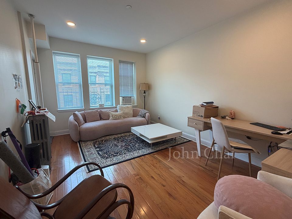 1st image of 123 Sutherland Rd APT E