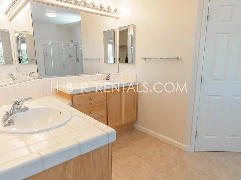 2417 Veneto Ln — Photo 22