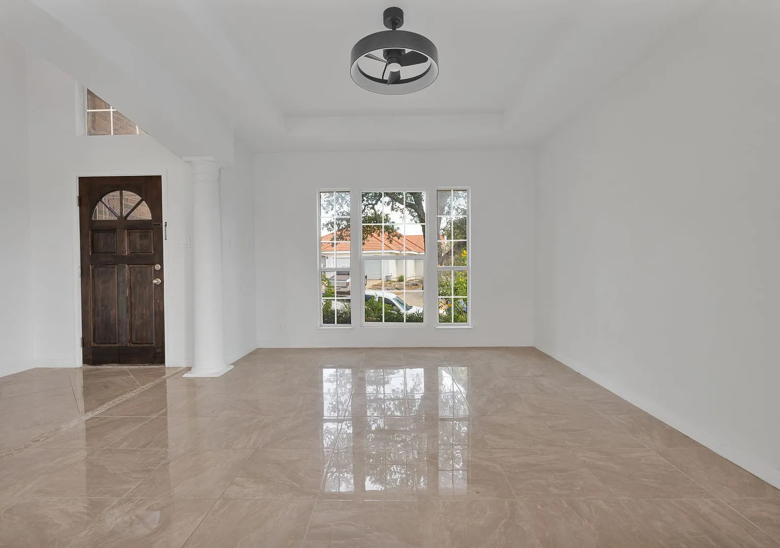 Charming 3 Bed 2.5 Bath Home in Helotes, TX with Community Amenities — Photo 3