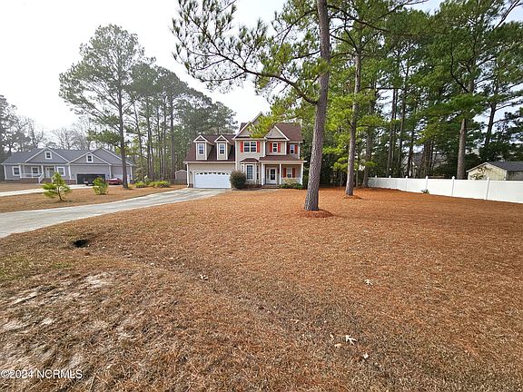 2nd image of 102 Blue Heron Circle