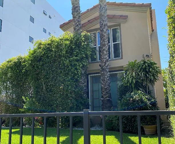 417 N Doheny Dr
