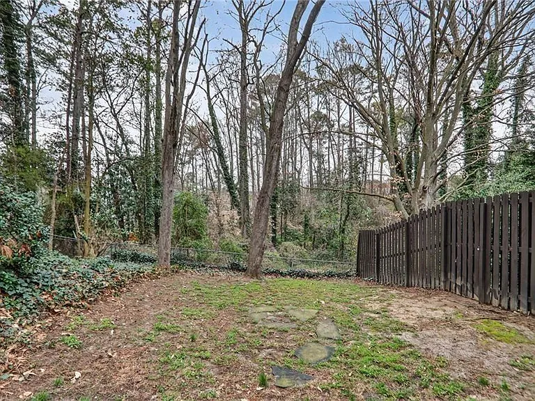 2560 Skyland Trl NE — Photo 19