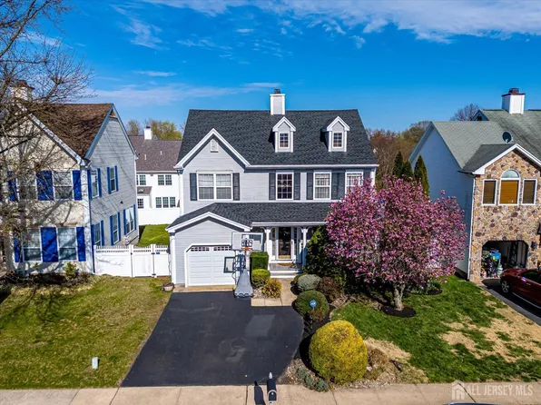 6 Fordham Ct, Kendall Park, NJ 08824