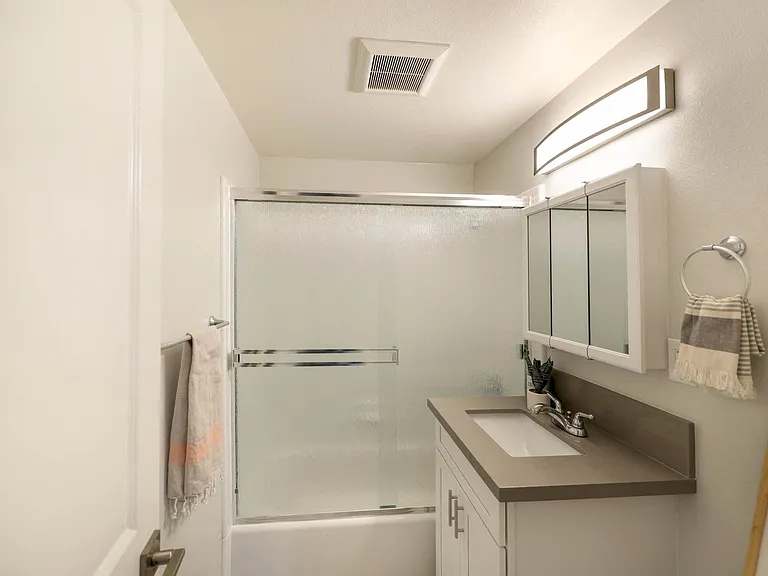 Pacific West Villas — Photo 5