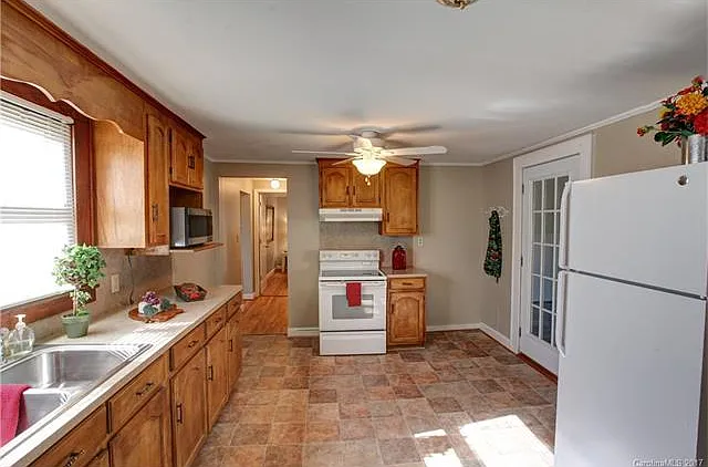 115 Harrison Dr — Photo 5