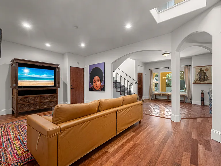 8302 S Sepulveda Blvd — Photo 75