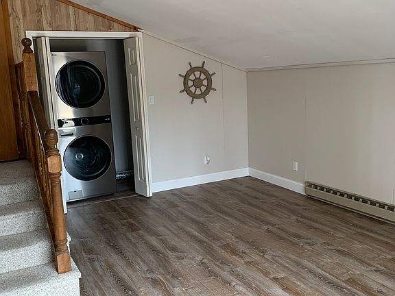 3rd image of 17 Jackson Ave