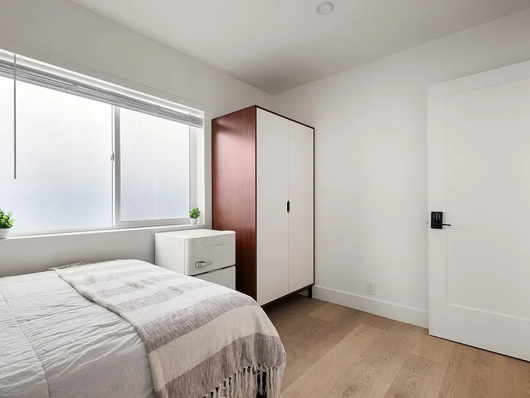 2221 Carleton St — Photo 11