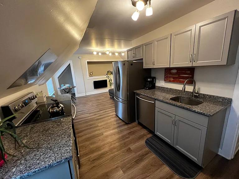 271 Spring St #6 — Photo 10