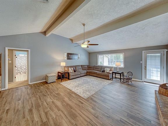 5th image of 2410 Pilgrims Bend Dr