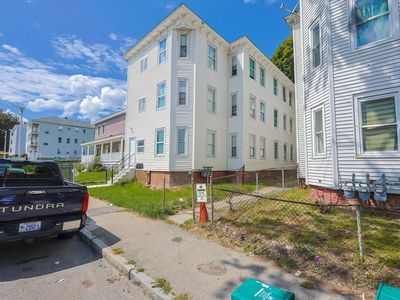 69 Hollis St, Worcester, MA, 01610