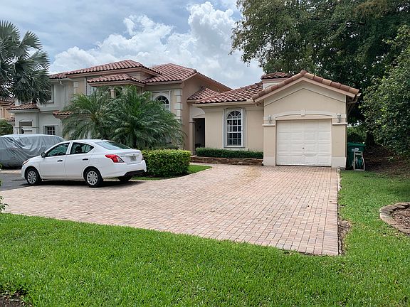 5th image of 10948 NW 67th St