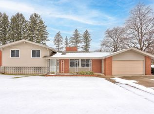 592 Foxboro Rd, Saginaw, MI 48638