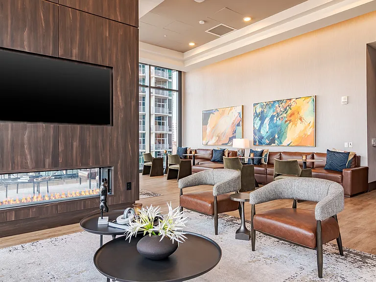 Community Lounge at 903 Peachtree Apartments in Atlanta, GA 30309