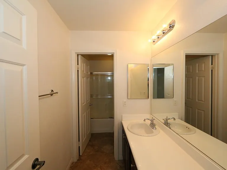 1548 Phoenix Dr — Photo 15