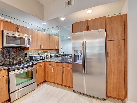 Home For Sale In CLUBSIDE POINT