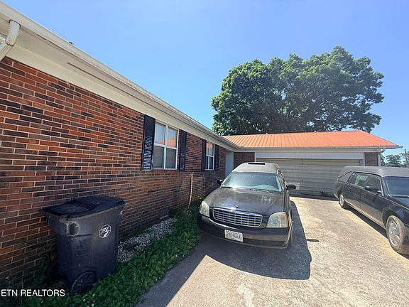 3rd image of 5752 Spencer Hale Rd