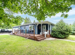 922 17th St NW, East Grand Forks, MN 56721