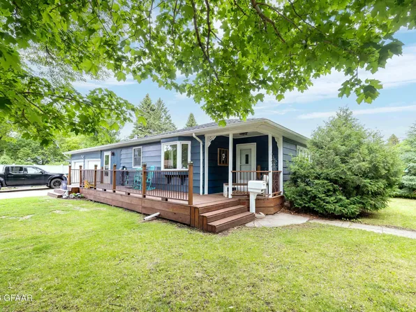 922 17th St NW, East Grand Forks, MN 56721