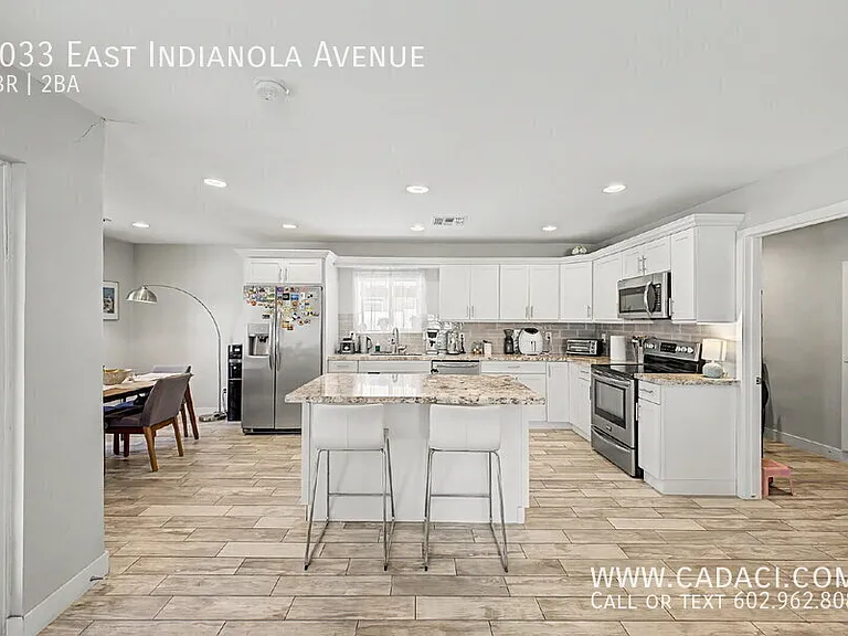 1033 E Indianola Ave — Photo 11