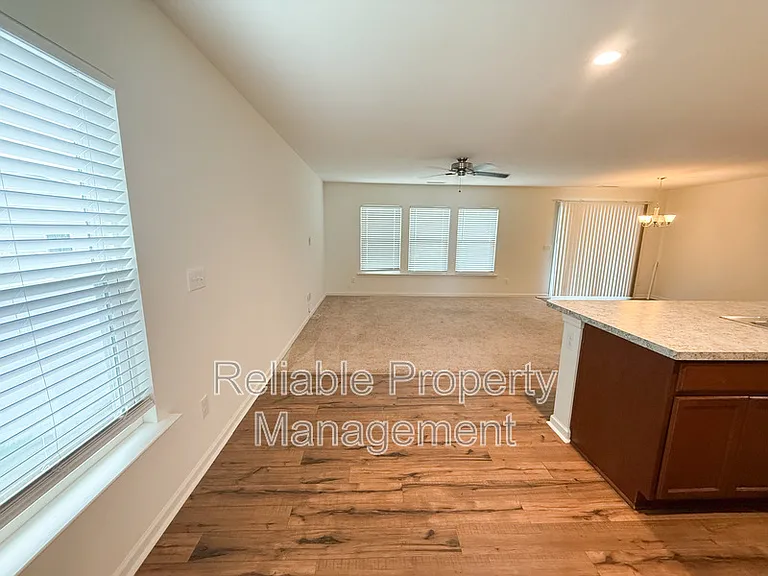 944 Avondale Dr — Photo 7