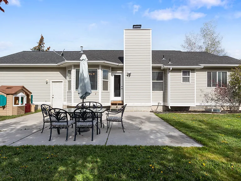 318 E Spyglass Dr — Photo 27