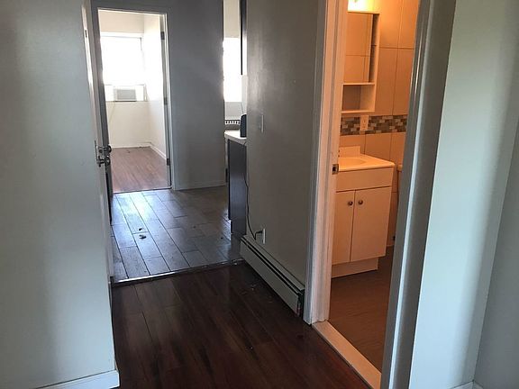 5th image of 58 Vernon Ave #3
